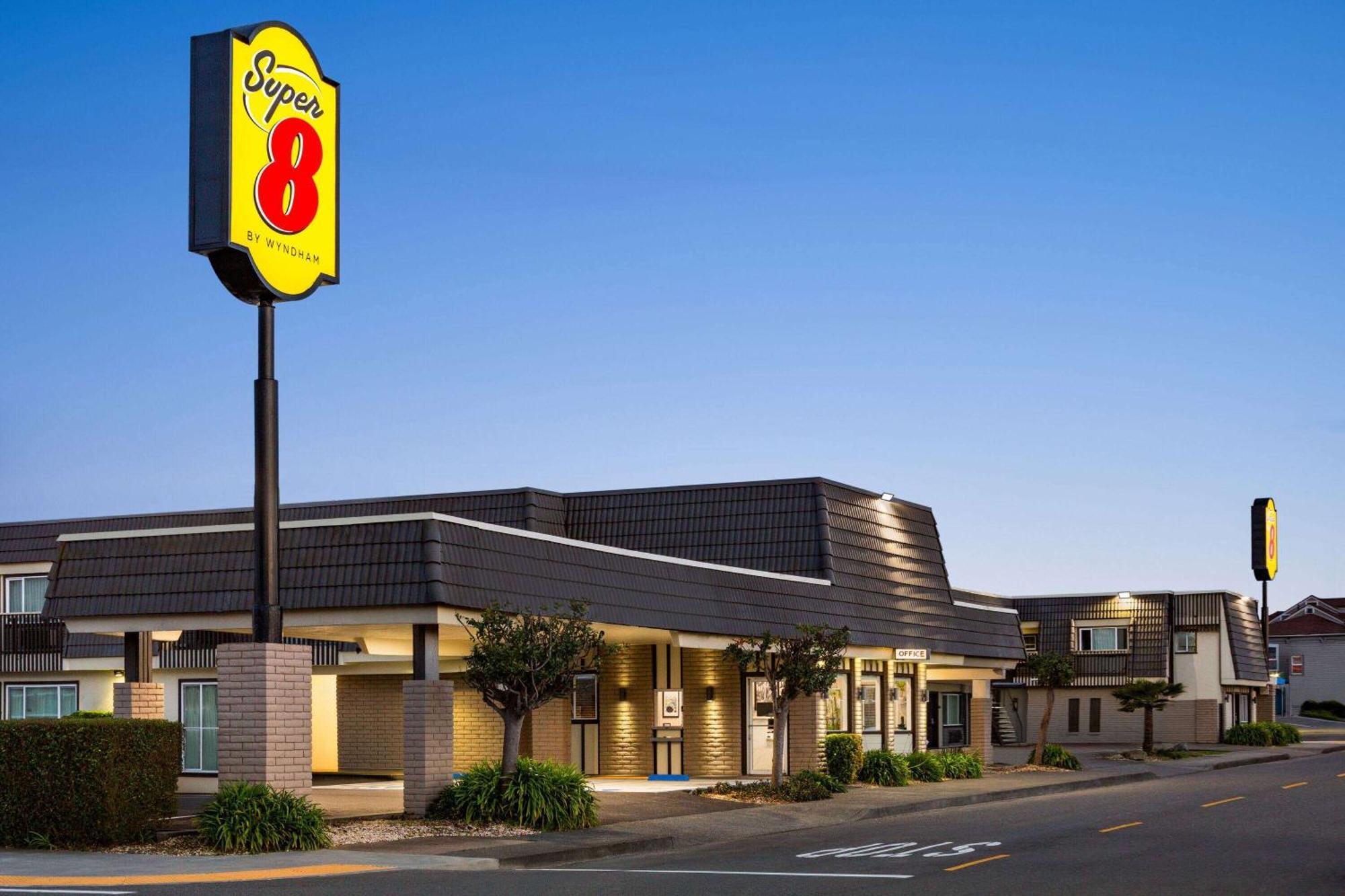 Super 8 by Wyndham Eureka Hotel Eksteriør billede